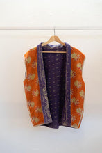 Carica l&#39;immagine nel visualizzatore di Gallery, Old Kantha reversible vest
