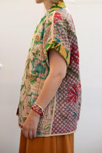 Cargar imagen en el visor de la galería, Old kantha embroidery reversible vest
