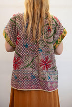 Cargar imagen en el visor de la galería, Old kantha embroidery reversible vest
