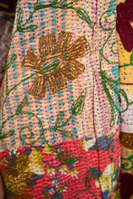 Cargar imagen en el visor de la galería, Old kantha embroidery reversible vest
