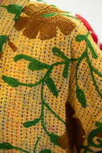 Cargar imagen en el visor de la galería, Old kantha embroidery reversible vest
