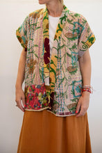 Cargar imagen en el visor de la galería, Old kantha embroidery reversible vest
