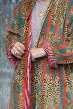 Cargar imagen en el visor de la galería, VELVET TIGER KIMONO
