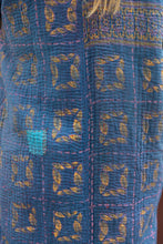 Carica l&#39;immagine nel visualizzatore di Gallery, REVERSIBLE OLD KANTHA JACKET
