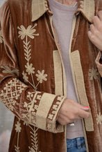 Charger l&#39;image dans la galerie, Silk velvet embroidered kimono
