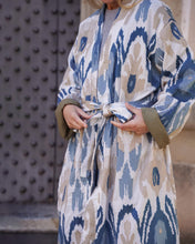 Cargar imagen en el visor de la galería, White  Capri cotton embroidered ikat kimono
