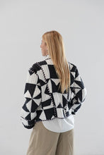 Carica l&#39;immagine nel visualizzatore di Gallery, Short quilted jacket
