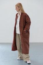 Cargar imagen en el visor de la galería, REVERSIBLE LONG QUILTED COAT
