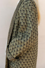 Cargar imagen en el visor de la galería, REVERSIBLE LONG QUILTED COAT
