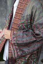 Carica l&#39;immagine nel visualizzatore di Gallery, Reversible silk kantha kimono
