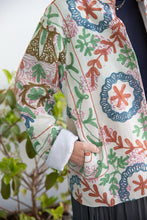 Cargar imagen en el visor de la galería, Old Kantha embroidered jacket
