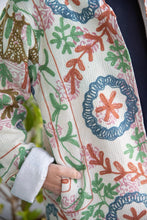 Carica l&#39;immagine nel visualizzatore di Gallery, Old Kantha embroidered jacket
