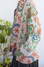 Cargar imagen en el visor de la galería, Old Kantha embroidered jacket
