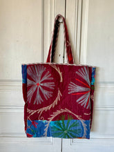 Cargar imagen en el visor de la galería, Embroidered Kantha Market Bag
