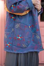 Carica l&#39;immagine nel visualizzatore di Gallery, Reversible embroidered old kantha kimono
