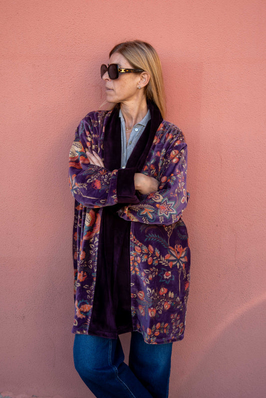Detalle del forro de rayas rosas y blancas del kimono