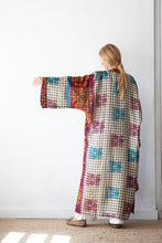 Cargar imagen en el visor de la galería, Silk vintage kimono
