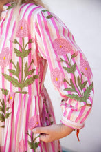 Carica l&#39;immagine nel visualizzatore di Gallery, Loretta Stripes Pink Dress
