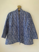 Cargar imagen en el visor de la galería, Indigo Block Print Kimono Jacket
