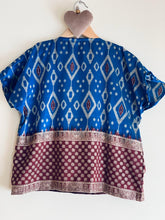 Carica l&#39;immagine nel visualizzatore di Gallery, Vintage Silk Sari Top - Sanjanaandme 
