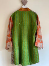 Carica l&#39;immagine nel visualizzatore di Gallery, Kimono Vintage Silk Kantha Jacket - Sanjanaandme 
