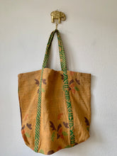 Cargar imagen en el visor de la galería, Vintage Kantha Bag
