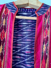 Cargar imagen en el visor de la galería, Vintage Silk Kimono
