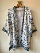 Cargar imagen en el visor de la galería, Block Print Kimono
