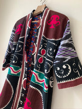 Carica l&#39;immagine nel visualizzatore di Gallery, Vintage Suzani Ikat Kimono Jacket
