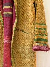 Carica l&#39;immagine nel visualizzatore di Gallery, Vintage Kantha Jacket

