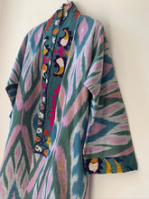 Carica l&#39;immagine nel visualizzatore di Gallery, Vintage Kimono Ikat with Suzani
