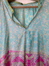 Cargar imagen en el visor de la galería, Vintage Oversize Silk Dress
