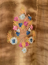 Charger l&#39;image dans la galerie, Wollen Embroidered Kashmiri Coat
