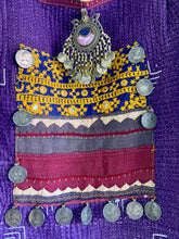 Cargar imagen en el visor de la galería, Vintage Kantha Hand Bag
