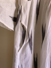 Carica l&#39;immagine nel visualizzatore di Gallery, Ikat Midi Dress
