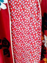 Cargar imagen en el visor de la galería, Vintage Suzani kimono
