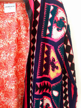 Cargar imagen en el visor de la galería, Vintage Suzani kimono
