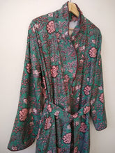 Carica l&#39;immagine nel visualizzatore di Gallery, Cotton &amp; Towel Kimono
