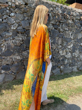 Carica l&#39;immagine nel visualizzatore di Gallery, Silk Kimono
