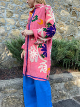 Carica l&#39;immagine nel visualizzatore di Gallery, Vintage Suzani kimono
