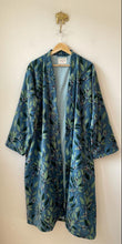Load image into Gallery viewer, Velvet kimono
