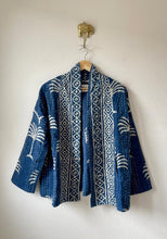 Carica l&#39;immagine nel visualizzatore di Gallery, Short Kantha Kimono Jacket
