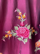 Cargar imagen en el visor de la galería, Silk Hand Embroidered Jacket
