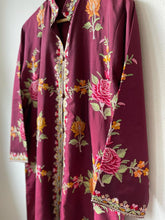 Cargar imagen en el visor de la galería, Silk Hand Embroidered Jacket
