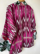 Carica l&#39;immagine nel visualizzatore di Gallery, Vintage Ikat Kimono
