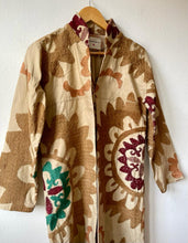 Cargar imagen en el visor de la galería, Suzani Vintage Kimono

