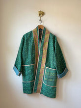 Charger l&#39;image dans la galerie, Vintage reversible kimono
