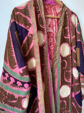 Charger l&#39;image dans la galerie, Long Vintage Suzani kimono
