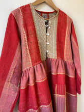 Cargar imagen en el visor de la galería, Vintage Kantha long jacket
