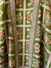 Cargar imagen en el visor de la galería, Long Silk Kimono
